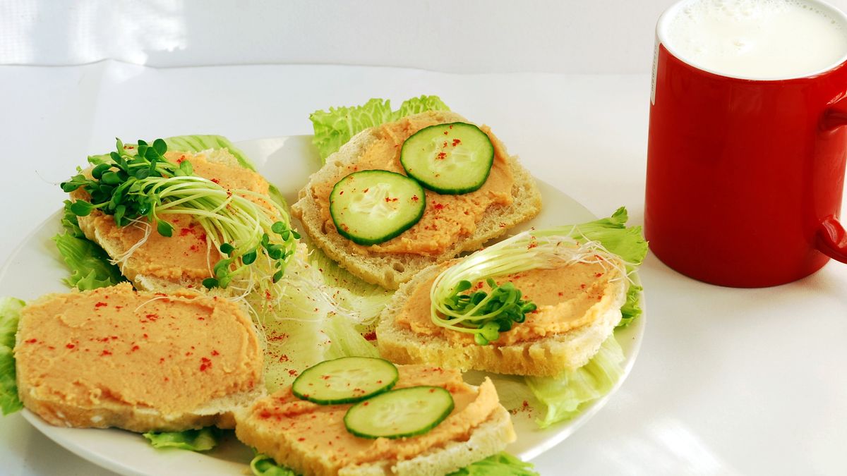 Szybka pasta na kanapki z cukinią