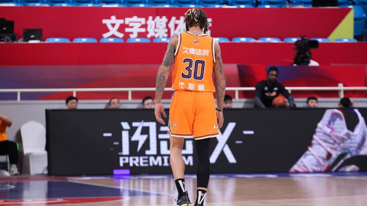 Zawodnik drużyny Shanghai Sharks