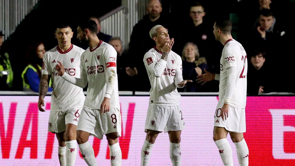 Zdjęcie okładkowe artykułu: Getty Images / Ryan Hiscott / Na zdjęciu: Manchester United niemiłosiernie męczył się na boisku IV-ligowego Newport County