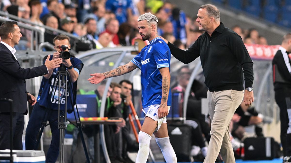PAP / Jakub Kaczmarczyk / Na zdjęciu: Kristoffer Velde (z lewej) i trener John van den Brom (z prawej)