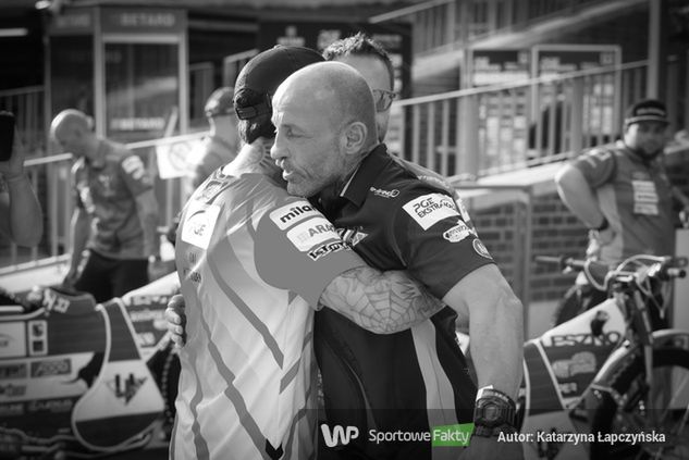 Tai Woffinden (po lewej) i Tomasz Skrzypek