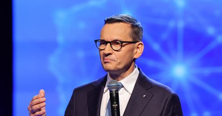 Morawiecki zmienia plany. Na nową partię trzeba będzie poczekać