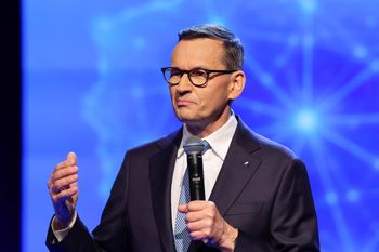 Morawiecki zmienia plany. Na nową partię trzeba będzie poczekać