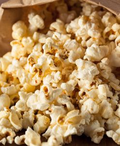 Popcorn – kupować czy zrobić w domu?