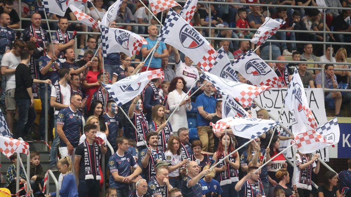 Newspix / Marian Zubrzycki/400mm.pl / Na zdjęciu: kibice Energi MKS-u Kalisz