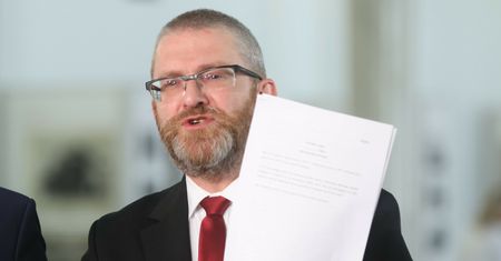 Niejasne finanse Grzegorza Brauna. Sprawozdanie partii odrzucone przez PKW