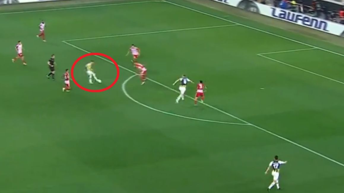 Twitter / Screen / Viaplay / Na zdjęciu: Sebastian Szymański zanotował przytomną asystę w meczu Fenerbahce - Olympiakos