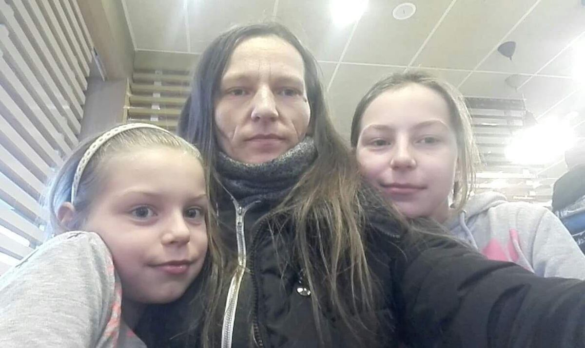 Pani Sylwia z córkami - Wiktorią i Kariną
