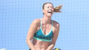 Szarapowa trenowała na plaży. Uśmiechnięta od ucha do ucha (galeria)