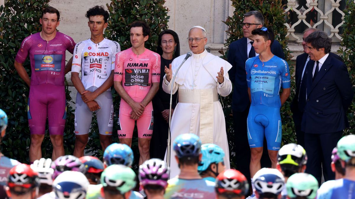 Getty Images / Franco Origlia / Papież Leon XVI z kolarzami przed etapem Giro D'Italia