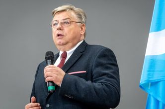 Pieniądze z UE za praworządność. Europoseł mówi o zawieszeniu wpłat składek przez Polskę