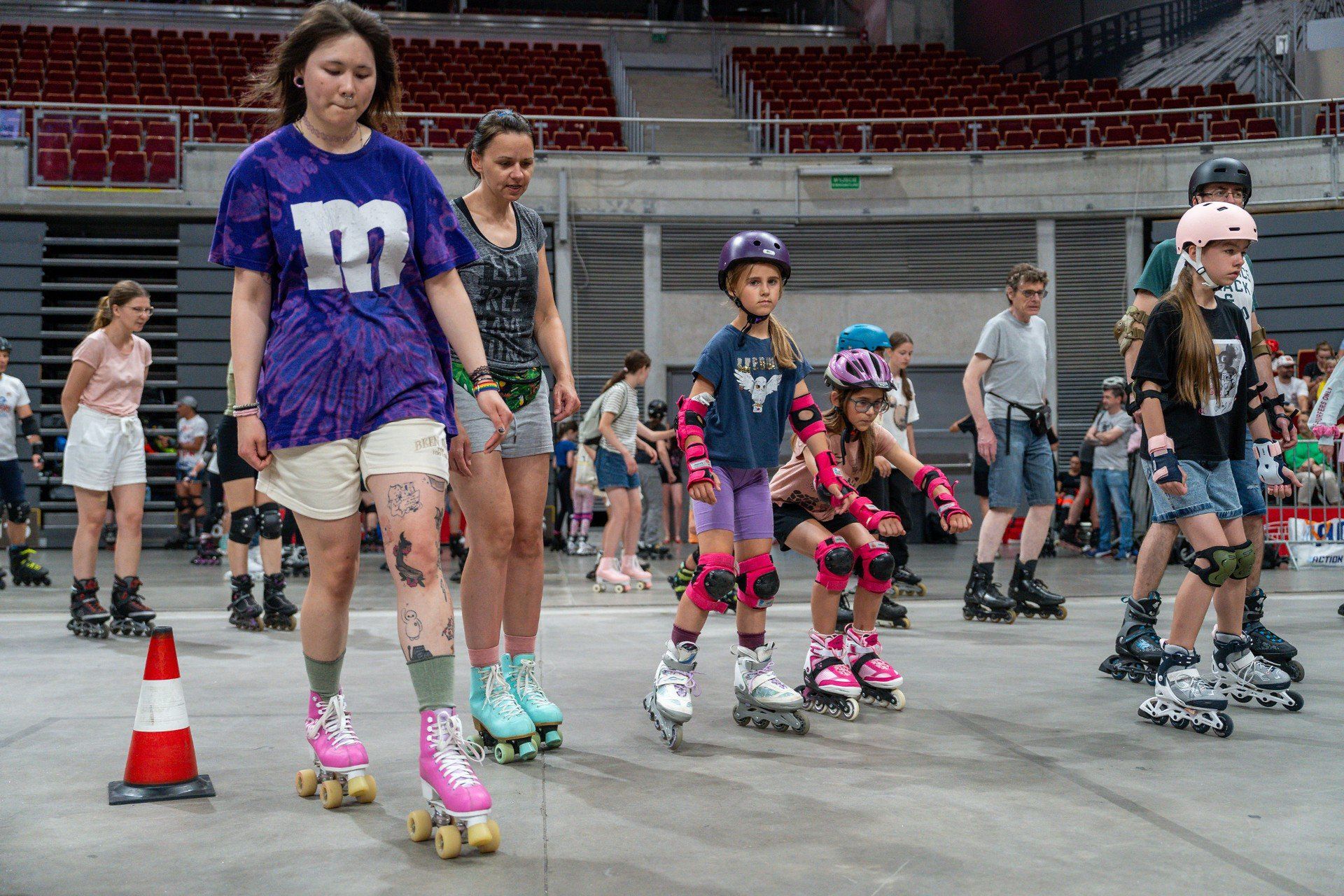 Rolkowiska w hali Ergo Arena cieszą się dużą popularnością. Na idealnie gładkiej płycie obiektu można jeździć za darmo