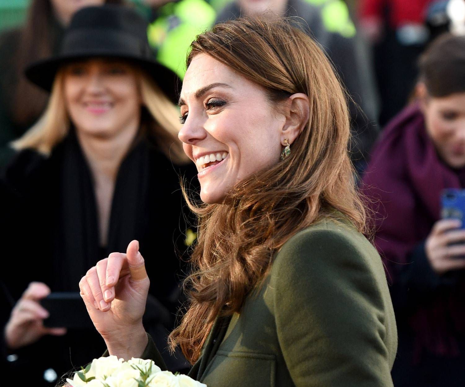 Księżna Kate z plastrem ochronnym na palcu