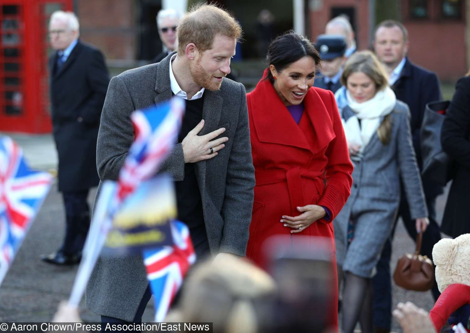 Meghan Markle z ciążowym brzuszkiem i książę Harry w Birkenhead