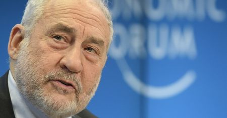 Potrzebny jest nowy globalny podatek. Każdy powinien zapłacić 15-20 proc. swoich przychodów