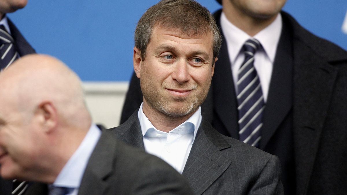 BOLTON, ENGLAND - OCTOBER 7: Roman Abramovich Chelsea Owner portrait before the Premier League match between Bolton Wanderers and Chelsea at Reebok Stadium on October 7, 2007 in Bolton, England. (Photo by Paul Mcfegan/Sportsphoto/Allstar via Getty Images)