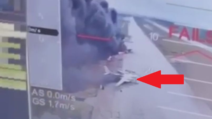 Trafione bombowce Tu-95MS podczas ataku na jedno z lotnisk.