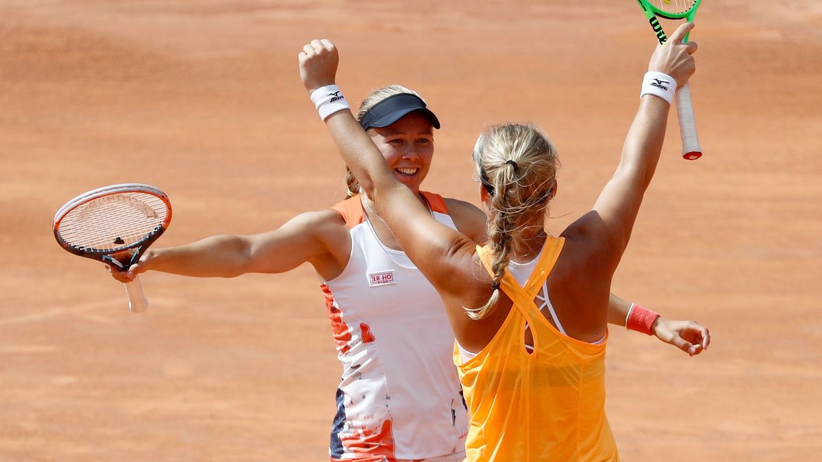 Johanna Larsson (z lewej) i Kiki Bertens (z prawej)