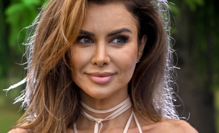 Rozgogolona Natalia Siwiec ujeżdża konia