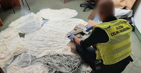 Balony z tajemniczymi pakunkami w Iwkowej. Wiadomo, co było w środku