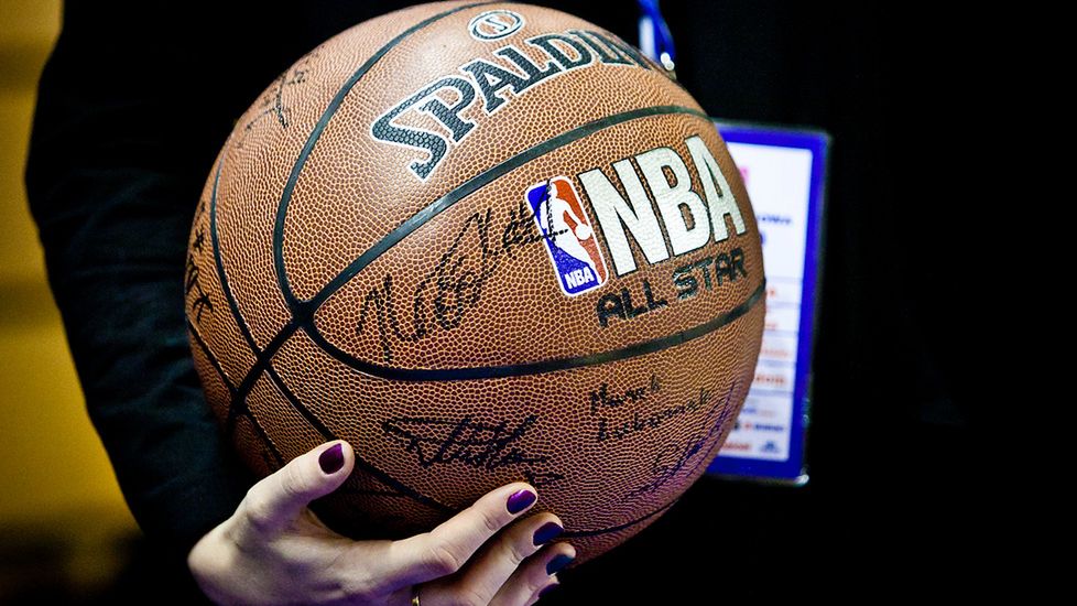 Zdjęcie okładkowe artykułu:  / piłka używana do gry w NBA