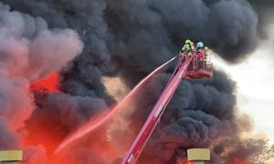 Wielki pożar hali produkcyjnej. Będą zwolnienia