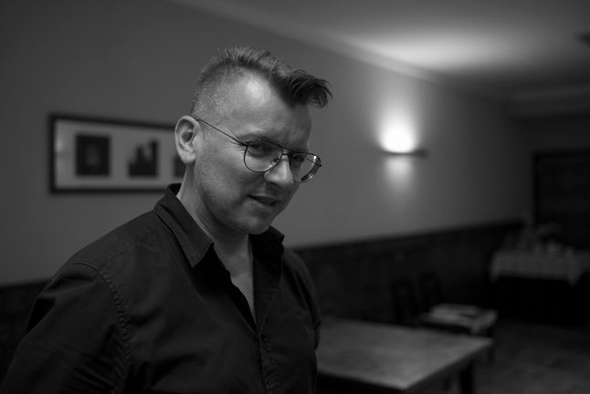 Portret - Robert Skórzyński - Fot. Michał Malordy, Leica Sumicron 90 mm, f/2 1/250 s, f/16, ISO 1000, Pełna rozdzielczość
