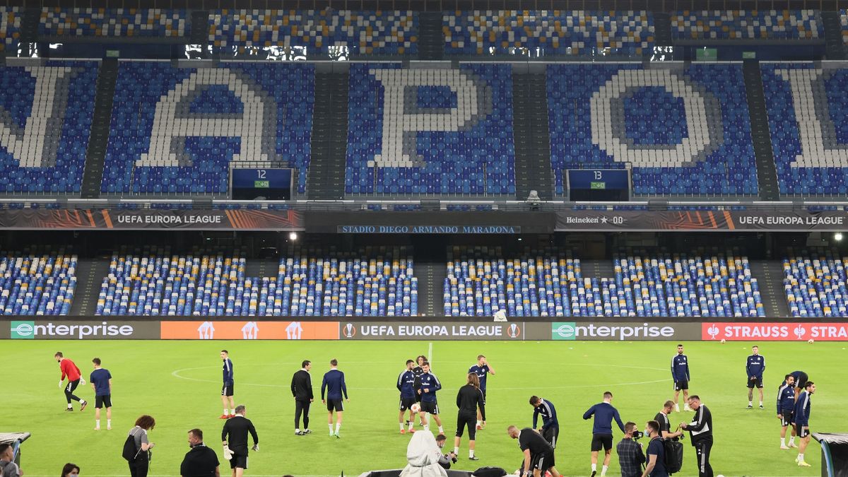 Zdjęcie okładkowe artykułu: PAP / Leszek Szymański / Na zdjęciu: trening Legii Warszawa na stadionie w Neapolu