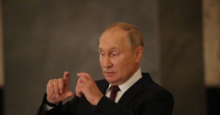 Machina Putina się sypie. Brakuje łożysk dla pociągów, części do samolotów, turbin do gazociągów