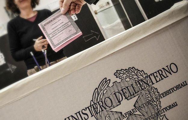 Afera wokół ołówków używanych w czasie referendum we Włoszech. Piosenkarz Piero Pelu: ołówek można łatwo zetrzeć