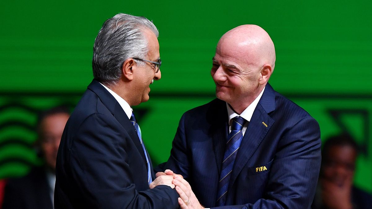 Zdjęcie okładkowe artykułu: Getty Images / Tom Dulat - FIFA / Na zdjęciu: Salman Bin Ebrahim Al Khalifa (z lewej) i Gianni Infantino
