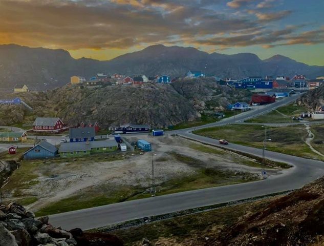 Sisimiut podczas dnia polarnego / Fot. Adam Jarniewski "Poznaj Grenlandię"