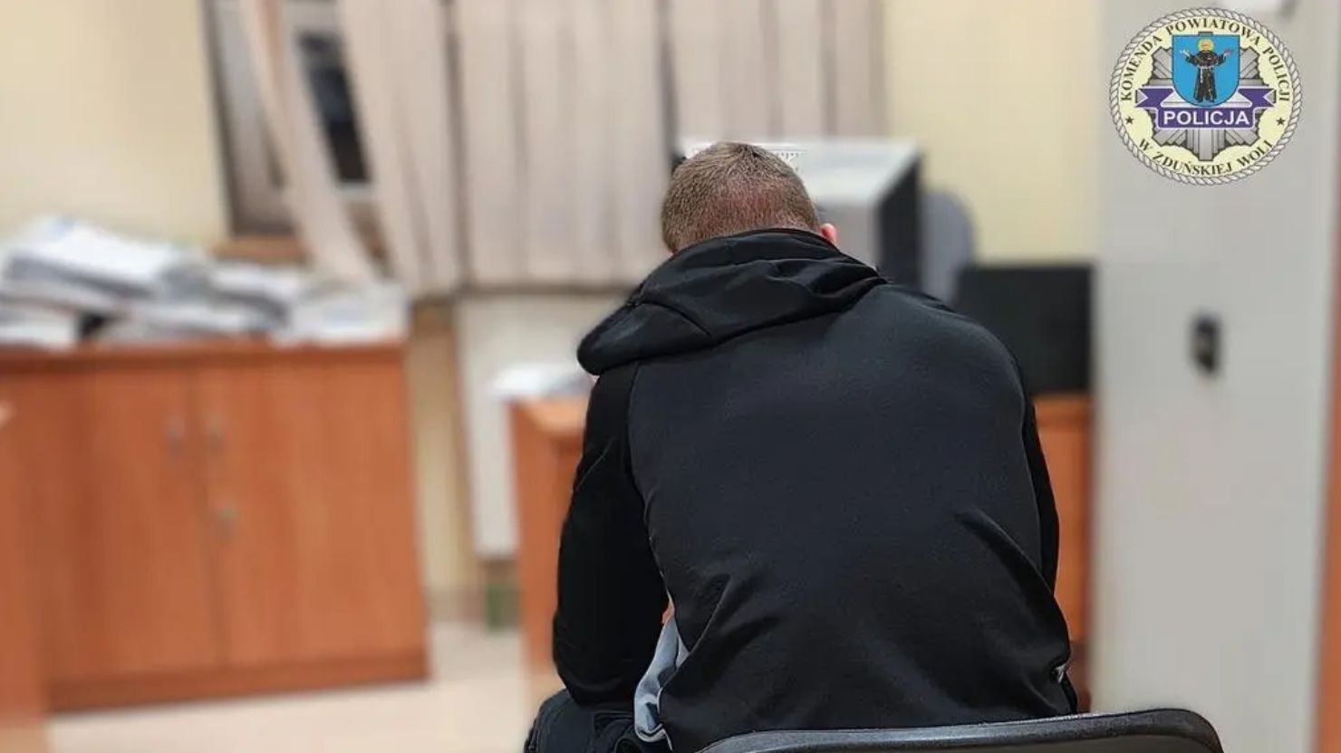 wiadomości,aktualności,WP Wiadomości Schował się przed policją pod materacem