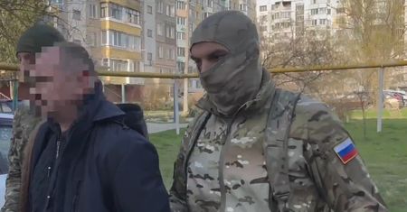 Nagranie z Krymu. Rosjanie pokazowo zatrzymali "sabotażystę"