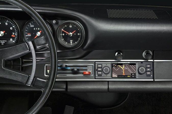 Radio Porsche z nawigacją i ekranem LCD unowocześni klasyczne auta