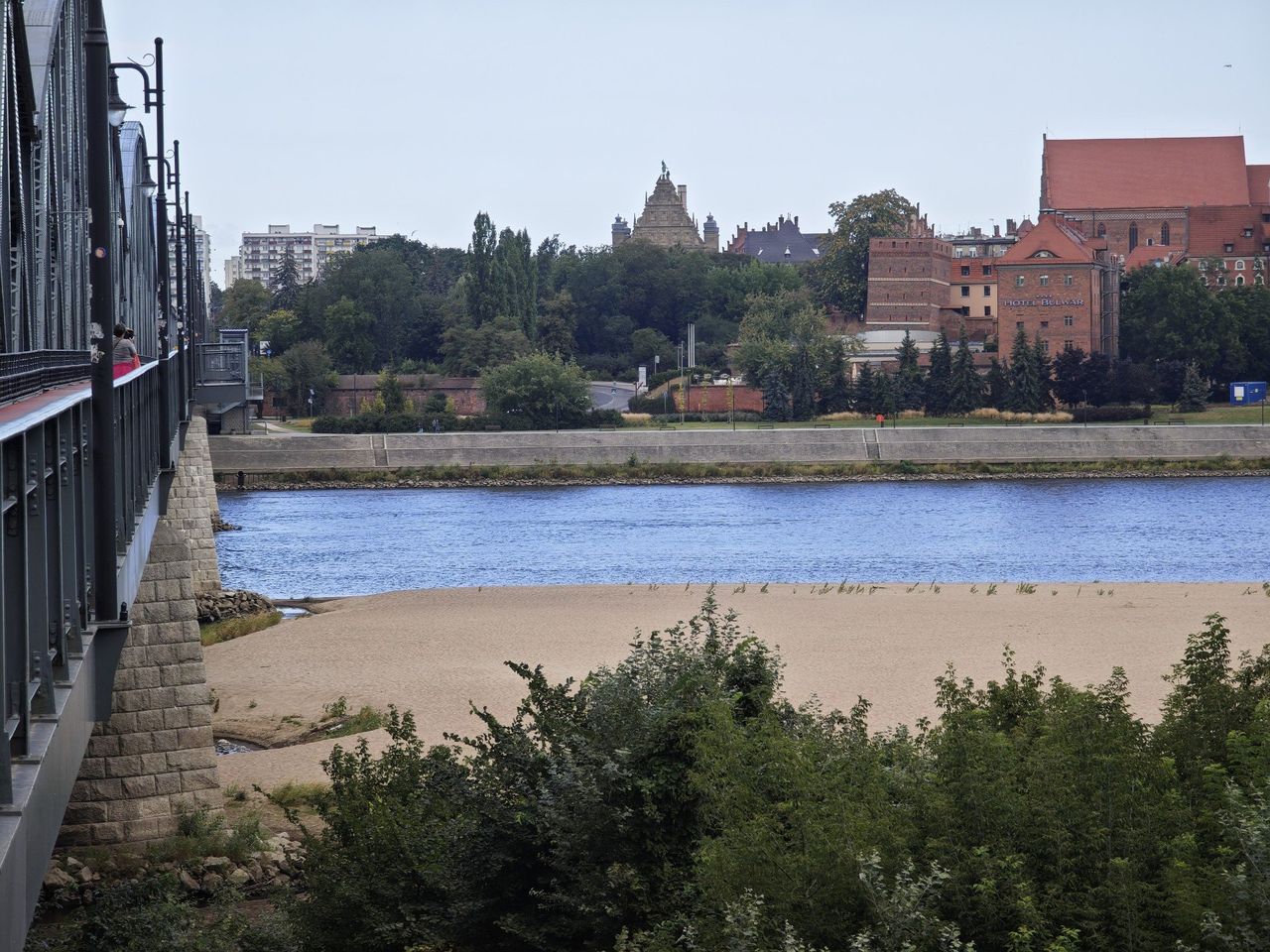 Toruń: Wisła rekordowo niska! Szans na poprawę tego stanu na razie nie widać