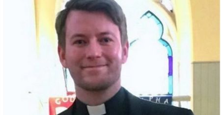 Lubieżny pastor zbiera pieniądze na utrzymanie