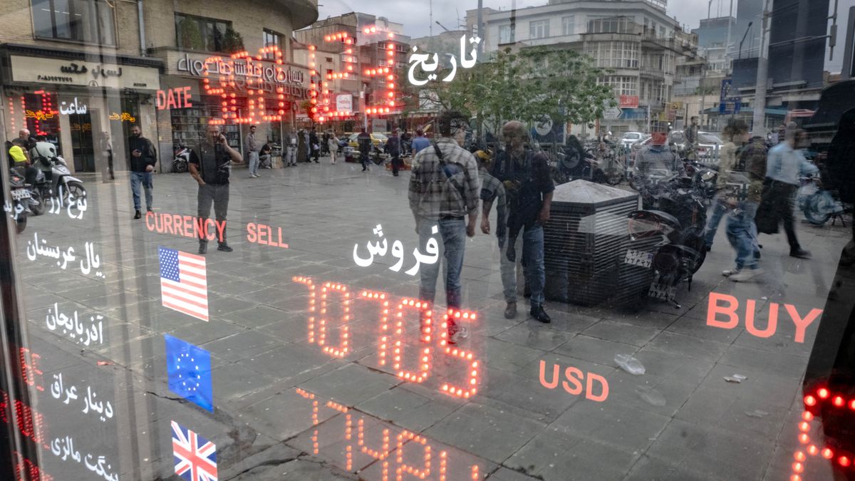 An electronic board is displayed outside a currency exchange shop in downtown Tehran, Iran, on April 12, 2025, during the day of the Iran-U.S. nuclear discussions. According to Iranian officials, indirect nuclear discussions between Iran and the United States begin in Muscat, the capital of Oman, on April 12. (Photo by Morteza Nikoubazl/NurPhoto via Getty Images)