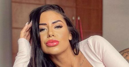 Tak wyglądała przed operacją. Stella z "Love Island" "musiała" powiększyć sobie biust