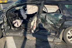 Zderzenie auta osobowego i karetki w Gnieźnie. Ranna kobieta i dwoje dzieci