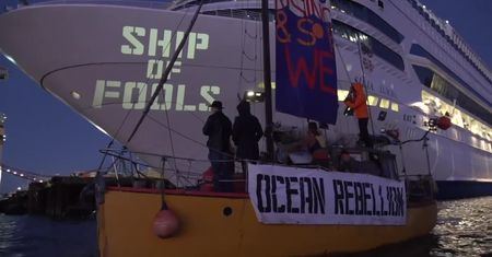 Protest Extinction Rebellion w czasie szczytu G7