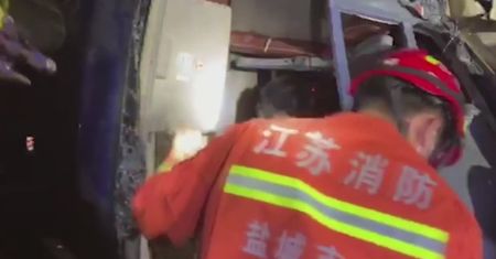 Zderzenie ciężarówki z autobusem w Chinach.