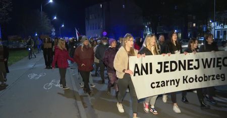 “Ten kraj traktuje kobiety jak inkubatory”. Demonstracja “Ani jednej więcej” w Kołobrzegu