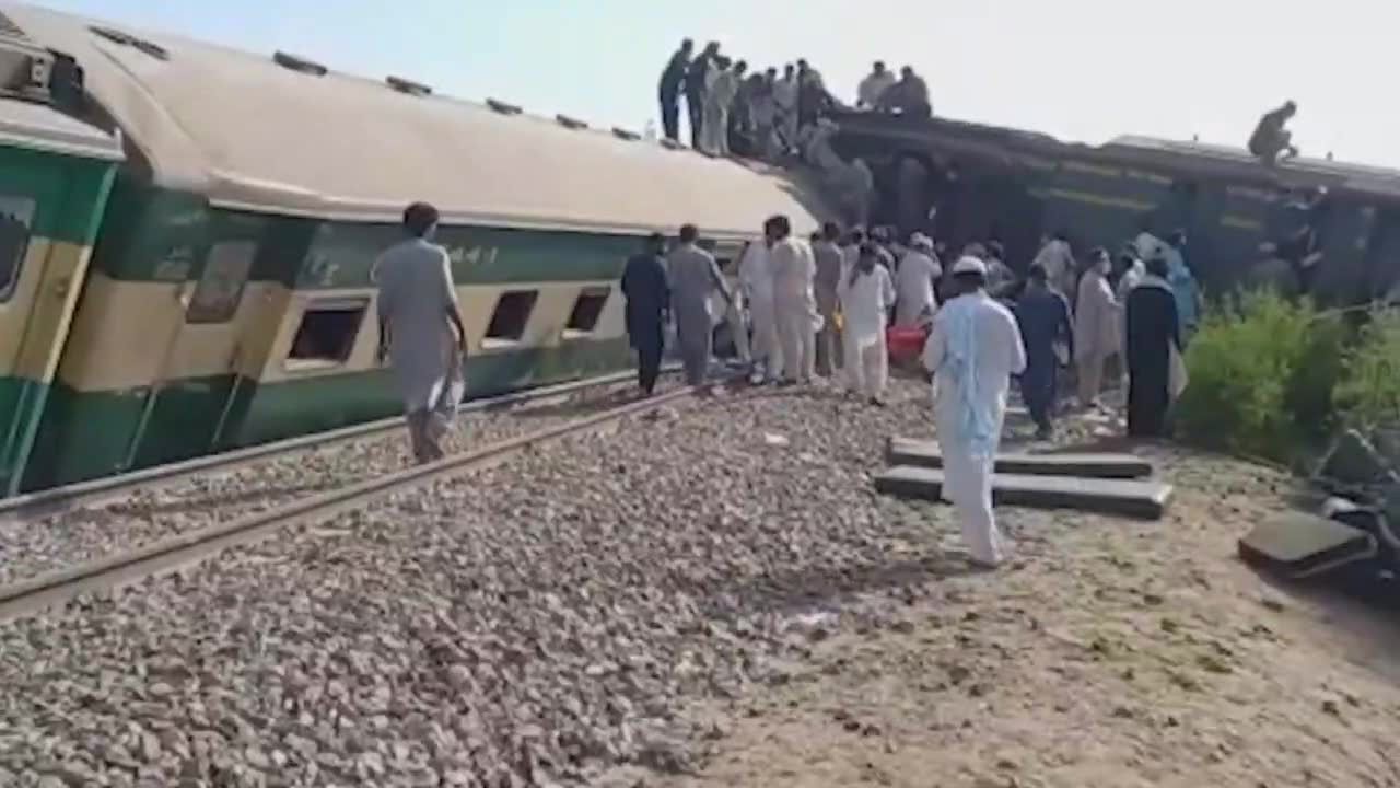 Tragiczny wypadek w Pakistanie. W zderzeniu dwóch pociągów, wiele ofiar.