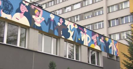 “Nie jesteś sam w chorobie”. Mural w katowickim szpitalu z okazji Europejskiego Dnia Walki z Rakiem Piersi