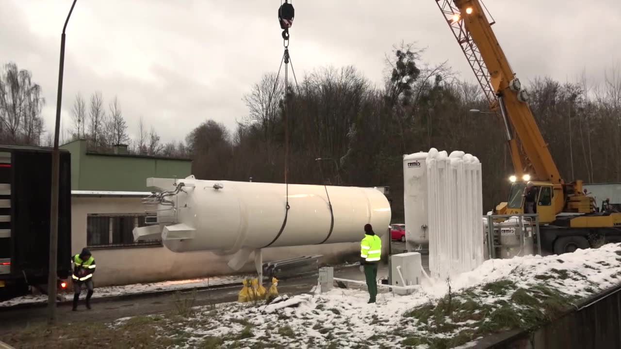 Nowy zbiornik na tlen przy jednym z gdańskich szpitali.