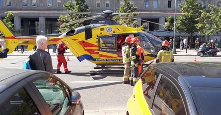 Śmigłowiec LPR lądował w centrum Warszawy. Ratownicy medyczni protestują trzeci dzień.