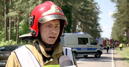 Tragiczny wypadek na Podlasiu. Samochód osobowy uderzył w drzew i dachował