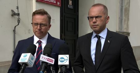 Posłowie KO z kontrolą w Ministerstwie Zdrowia. Pytania o Niedzielskiego i ujawnienie danych lekarza