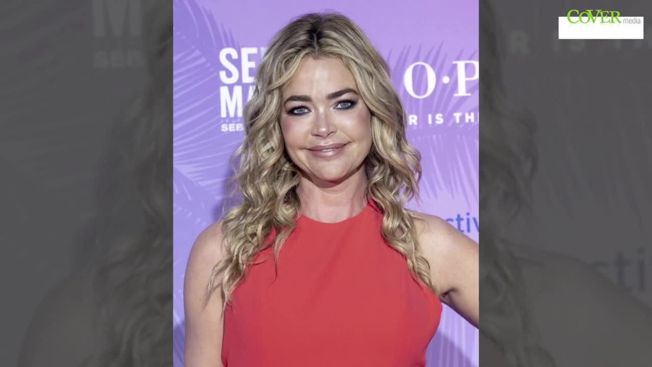 Charlie Sheen nie musi płacić alimentów Denise Richards, bo 17-letnia córka wprowadziła się do niego.